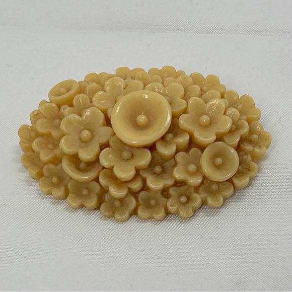 Unmarked Jewelry - Vintage Celluloid Molded Floral Brooch
